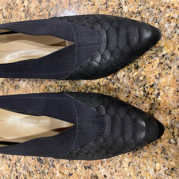 Black leather and elastic heeled shoe - Picture 7 of 15